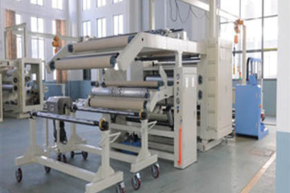 高效自動化 熱銷輕泥與橡皮泥水平分裝機的全自動包裝解決方案